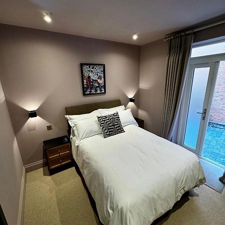 סטרטפורד-אפון-אבון Macbeths Corner High End Luxury Apartment In Centre With Parking מראה חיצוני תמונה