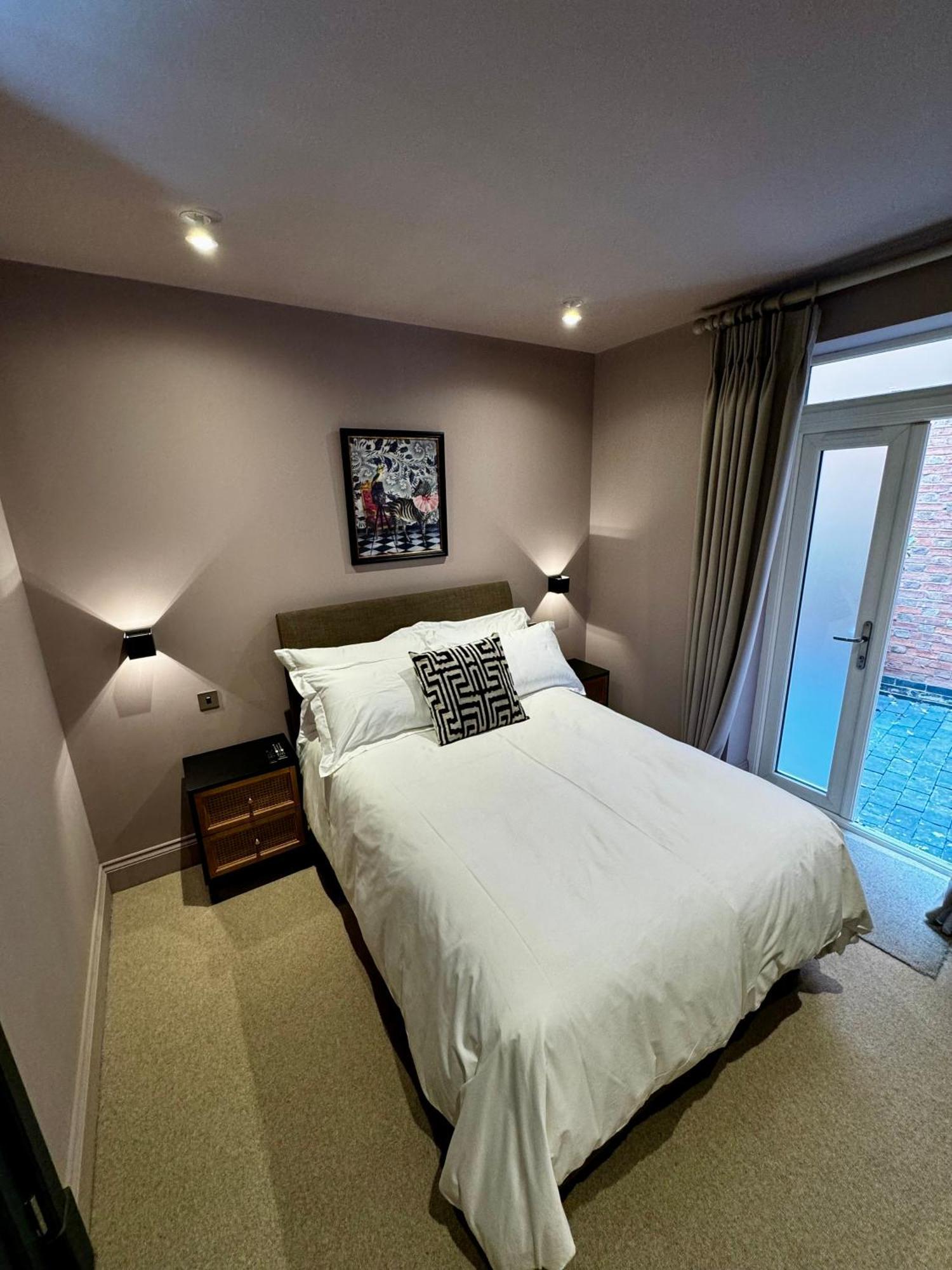 סטרטפורד-אפון-אבון Macbeths Corner High End Luxury Apartment In Centre With Parking מראה חיצוני תמונה