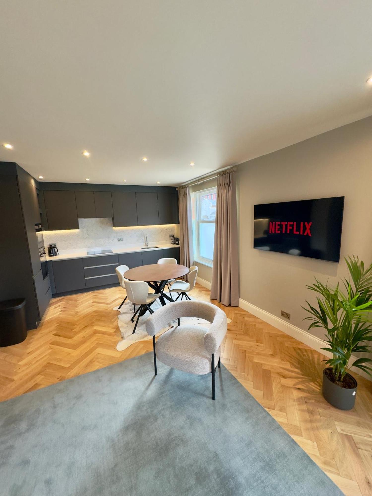 סטרטפורד-אפון-אבון Macbeths Corner High End Luxury Apartment In Centre With Parking מראה חיצוני תמונה
