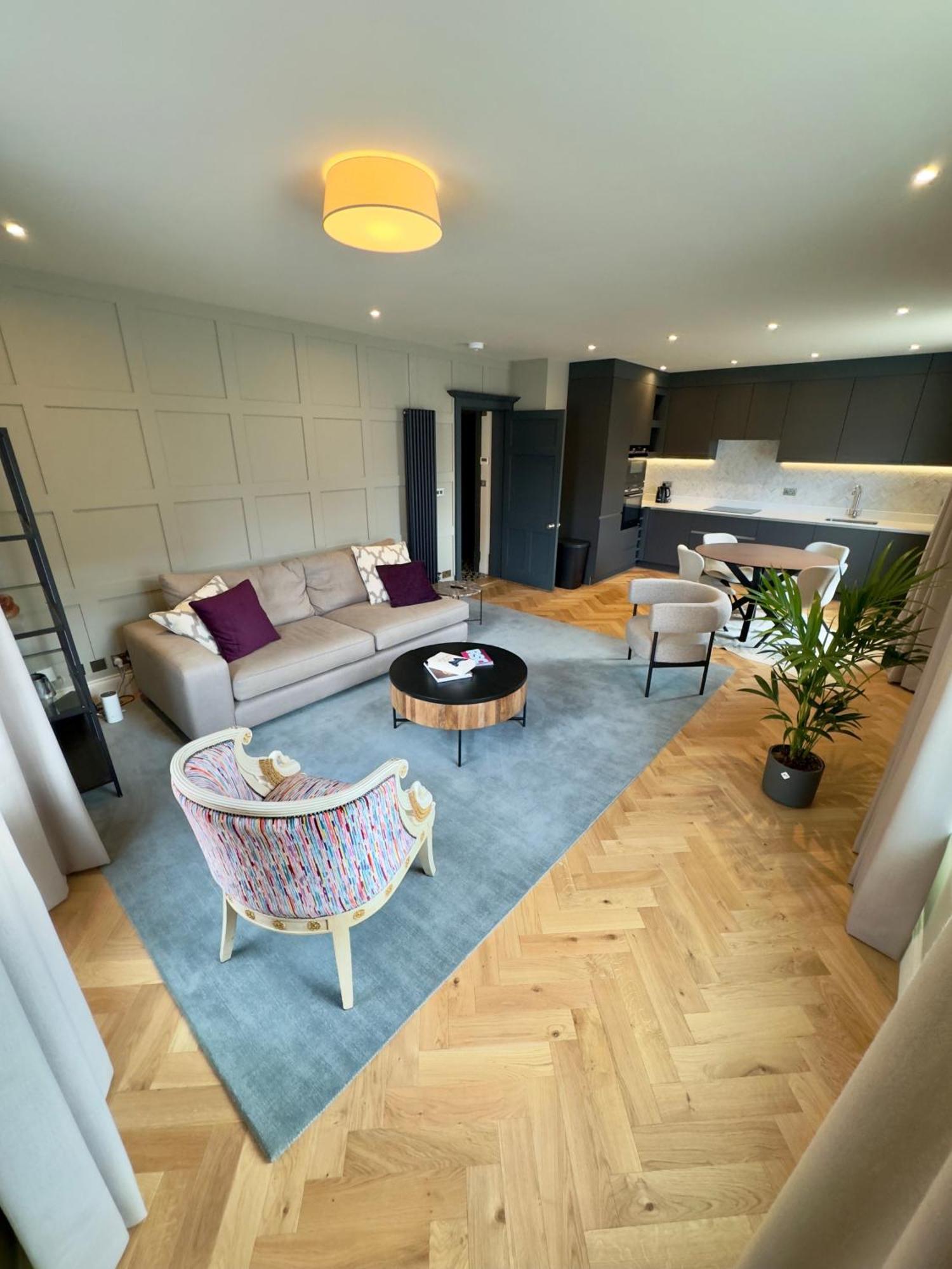 סטרטפורד-אפון-אבון Macbeths Corner High End Luxury Apartment In Centre With Parking מראה חיצוני תמונה