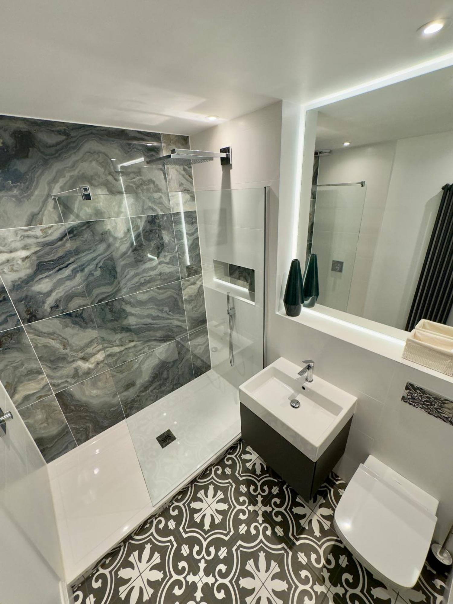 סטרטפורד-אפון-אבון Macbeths Corner High End Luxury Apartment In Centre With Parking מראה חיצוני תמונה
